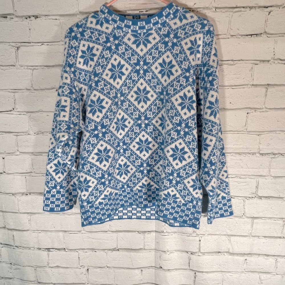 Vintage Cabin Creek Sweater in Blue & White pattern size petite small